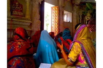 Moran Koshnir - Behind the Sari – Being a Woman in India